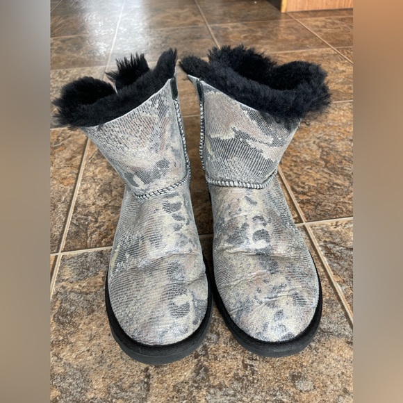 Ugg Australia Mini Bailey Bow Snake Print Boots- Black/Silver, Women’s Size 7 - Picture 2 of 7